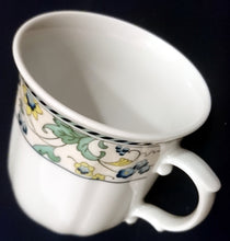 Lade das Bild in den Galerie-Viewer, KAFFEETASSE - Porzellan, Flora Blumen Blüten Pflanzen Ranken Gestreifte Linien Abstrakt Motiv Dekor