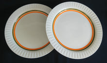 Lade das Bild in den Galerie-Viewer, 2er Set SPEISETELLER - Porzellan, Linien Tropfenform Relief Dekor