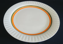 Lade das Bild in den Galerie-Viewer, 2er Set SPEISETELLER - Porzellan, Linien Tropfenform Relief Dekor