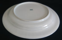 Lade das Bild in den Galerie-Viewer, SPEISETELLER - Porzellan, Linien Tropfenform Relief Dekor