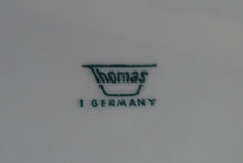 Lade das Bild in den Galerie-Viewer, SPEISETELLER - Porzellan, Linien Tropfenform Relief Dekor