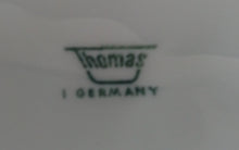 Lade das Bild in den Galerie-Viewer, 2er Set 2er SUPPENTASSEN GEDECK - Porzellan, Linien Tropfenform Relief Dekor