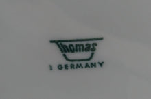 Lade das Bild in den Galerie-Viewer, 2er Set SUPPENTELLER - Porzellan, Linien Tropfenform Relief Dekor