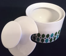 Lade das Bild in den Galerie-Viewer, ZUCKERDOSE MIT DECKEL - Porzellan, Karo Ovalkreis Geometrisches Dekor