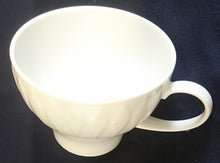 Lade das Bild in den Galerie-Viewer, KAFFEETASSE "Lanzette" - Porzellan, Einfärbiges Tropfen Relief Motiv Dekor