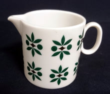 Lade das Bild in den Galerie-Viewer, MILCHKÄNNCHEN - Porzellan, Blatt Symbol Karo Kreise Abstrakt Dekor