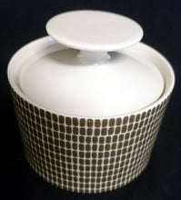 Lade das Bild in den Galerie-Viewer, 2er Set MILCHKÄNNCHEN & ZUCKERDOSE MIT DECKEL - Porzellan, Mauer Schachbrett Waben Abstrakt Dekor