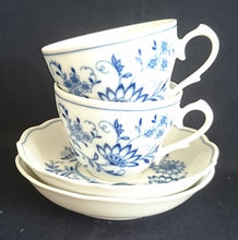 Lade das Bild in den Galerie-Viewer, KAFFEETASSE - Porzellan, Echt Kobalt Zwiebelmuster Motiv Relief Dekor