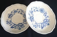 Lade das Bild in den Galerie-Viewer, 2er Set 2er KAFFEEGEDECKE - Porzellan, Echt Kobalt Zwiebelmuster Motiv Relief Dekor