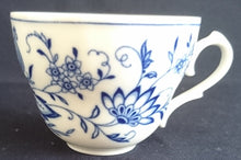 Lade das Bild in den Galerie-Viewer, 2er Set KAFFEETASSEN - Porzellan, Echt Kobalt Zwiebelmuster Motiv Relief Dekor
