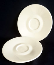 Lade das Bild in den Galerie-Viewer, 2er Set MOCCA UNTERTASSEN - Porzellan, Einfärbiges Klassisch Dekor