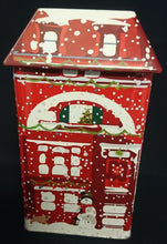 Lade das Bild in den Galerie-Viewer, DAUERGEBÄCKDOSE MIT DECKEL "Kitchen" - Metall / Blech, Haus Gebäude Winter Schnee Fenster Türen Motiv Dekor (G)