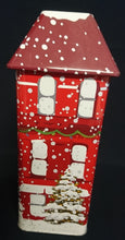 Lade das Bild in den Galerie-Viewer, DAUERGEBÄCKDOSE MIT DECKEL "Kitchen" - Metall / Blech, Haus Gebäude Winter Schnee Fenster Türen Motiv Dekor (G)