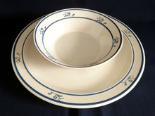 Lade das Bild in den Galerie-Viewer, SUPPENTELLER "Scandia Blue (Brickoven Stoneware)" - Keramik / Steingut, Blumen Linien Streifen Dekor