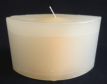 Lade das Bild in den Galerie-Viewer, STANDKERZE - Wachs / Kerzenmaterial, Warmweiß Farbend, Handarbeit, Schiffchenform Oval, 1 Docht (G)