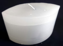 Lade das Bild in den Galerie-Viewer, STANDKERZE - Wachs / Kerzenmaterial, Kaltweiß Farbend, Handarbeit, Schiffchenform Oval, 1 Docht (G)