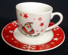 Lade das Bild in den Galerie-Viewer, 2er Set 2er KAFFEEGEDECKE "Santa" - Porzellan, Weihnachtsmann Nikolaus Sterne Schneeflocken Geschenke Motiv Dekor