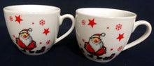 Lade das Bild in den Galerie-Viewer, KAFFEETASSE "Santa"- Porzellan, Weihnachtsmann Nikolaus Sterne Schneeflocken Geschenke Motiv Dekor
