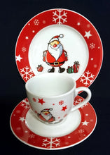 Lade das Bild in den Galerie-Viewer, 2er Set UNTERTASSEN "Santa" - Porzellan, Sterne Schneeflocken Motiv Dekor, Wellco Design