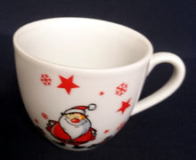 Lade das Bild in den Galerie-Viewer, 3er KAFFEEGEDECK "Santa" - Porzellan, Weihnachtsmann Nikolaus Sterne Schneeflocken Geschenke Motiv Dekor