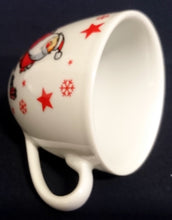 Lade das Bild in den Galerie-Viewer, 2er Set KAFFEETASSEN "Santa"- Porzellan, Weihnachtsmann Nikolaus Sterne Schneeflocken Geschenke Motiv Dekor