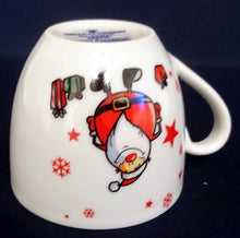Lade das Bild in den Galerie-Viewer, 2er KAFFEEGEDECK "Santa" - Porzellan, Weihnachtsmann Nikolaus Sterne Schneeflocken Geschenke Motiv Dekor