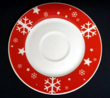Lade das Bild in den Galerie-Viewer, 2er Set UNTERTASSEN "Santa" - Porzellan, Sterne Schneeflocken Motiv Dekor, Wellco Design