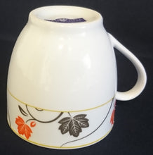 Lade das Bild in den Galerie-Viewer, KAFFEETASSE - Porzellan, Blatt Blätter Äste Zweige Geäst Linien Motiv Dekor