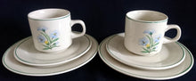 Lade das Bild in den Galerie-Viewer, 2er Set KAFFEETASSEN - Keramik / Steingut, Blumenblüten Pflanzen Flora Randlinie Motiv Dekor