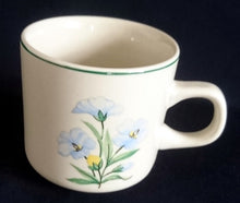 Lade das Bild in den Galerie-Viewer, 2er Set 2er KAFFEEGEDECKE - Keramik / Steingut, Blumenblüten Pflanzen Flora Randlinie Motiv Dekor