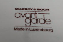 Lade das Bild in den Galerie-Viewer, SCHÄLCHEN "Avantgarde" - Keramik / Steingut, Modernes Kreise Streifen Dekor, Mittig Orange
