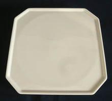 Lade das Bild in den Galerie-Viewer, KUCHENPLATTE "Avantgarde" - Keramik / Steingut, Quadratische Form, Geometrisches Streifen Dekor