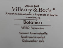 Lade das Bild in den Galerie-Viewer, 2er Set SUPPENTELLER "Botanica" - Porzellan, Goldrand / Valeriana officinalis Pflanzen mit Wurzel Dekor
