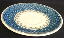 Lade das Bild in den Galerie-Viewer, UNTERTASSE - Porzellan, Geometrisches Strich Linien Rand Punkte Karo Motiv Dekor