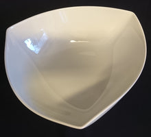 Lade das Bild in den Galerie-Viewer, SCHÜSSEL - Porzellan, Ovale Dreieckform Einfärbiges Dekor