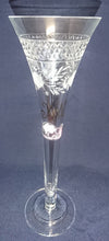 Lade das Bild in den Galerie-Viewer, SEKT GETRÄNKEGLAS - Kristallglas, Geometrisches Abstraktes Rosenblumen Mattiert Geschliffenes Dekor