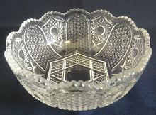 Lade das Bild in den Galerie-Viewer, 3er Set DESSERTSCHALEN - Hartglas, Geometrischer Abstrakter Karo Vierecke Quadrat Kreise Gewölbter Gezackter Randschliff Dekor