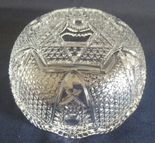 Lade das Bild in den Galerie-Viewer, DESSERTSCHALE - Hartglas, Geometrischer Abstrakter Karo Vierecke Quadrat Kreise Gewölbter Gezackter Randschliff Dekor
