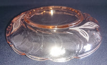 Lade das Bild in den Galerie-Viewer, 2er Set DESSERTSCHALEN - Hartglas, Blatt Blätter Linien Relief Schliff Dekor