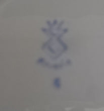 Lade das Bild in den Galerie-Viewer, 2er Set DESSERTTELLER - Porzellan, China Blau Goldrand Relief Dekor