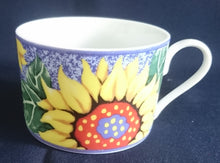 Lade das Bild in den Galerie-Viewer, KAFFEETASSE - Porzellan, Sonnenblumen Blüten Pflanzen Motiv Dekor
