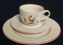 Lade das Bild in den Galerie-Viewer, DESSERTTELLER - Keramik / Steingut, Hahn auf dem Lande Motiv Dekorrand, Handdekoriert