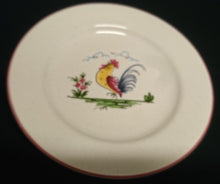 Lade das Bild in den Galerie-Viewer, 3er KAFFEEGEDECK - Keramik / Steingut, Hahn auf dem Lande Motiv Dekorrand, Handdekoriert (G)