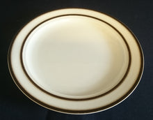 Lade das Bild in den Galerie-Viewer, DESSERTTELLER "Lettin", Porzellan, Linien Rand Dekor