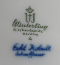 Lade das Bild in den Galerie-Viewer, 2er Set SPEISETELLER "Scharffeuer" - Porzellan, Kobalt Abstrakt Indischblau Strohblume Motiv Relieflinien Dekor