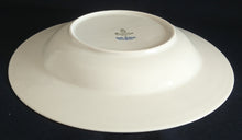 Lade das Bild in den Galerie-Viewer, SUPPENTELLER "Scharffeuer" - Porzellan, Kobalt Abstrakt Indischblau Strohblume Motiv Relieflinien Dekor