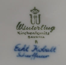 Lade das Bild in den Galerie-Viewer, SUPPENTELLER "Scharffeuer" - Porzellan, Kobalt Abstrakt Indischblau Strohblume Motiv Relieflinien Dekor