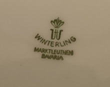 Lade das Bild in den Galerie-Viewer, MILCHKÄNNCHEN - Porzellan, Rand Linien Relief Motiv Dekor