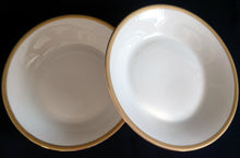 Lade das Bild in den Galerie-Viewer, 2er Set SUPPENTELLER - Porzellan, Goldrand Mattiert Ovale Kreise Linien Relief Motiv Dekor