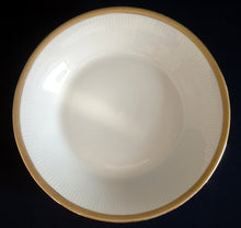 Lade das Bild in den Galerie-Viewer, 2er Set SUPPENTELLER - Porzellan, Goldrand Mattiert Ovale Kreise Linien Relief Motiv Dekor